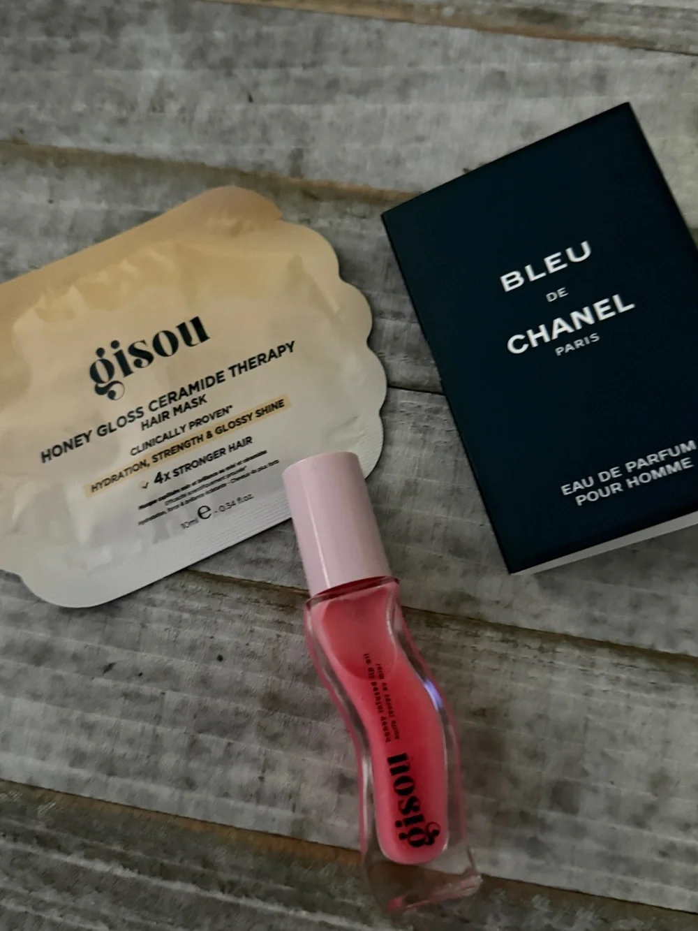 Gisou Pink Lip Oil Gloss - Hydrating Pink Shine
